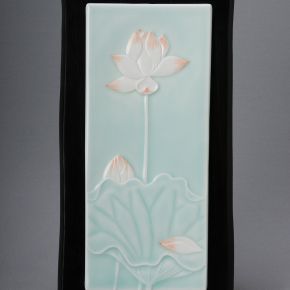 青白磁彫陶額“蓮” 青白磁彫陶額“蓮”