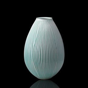 青白磁鎬彫壺ー第56回(令和4年)西部伝統工芸展入選作